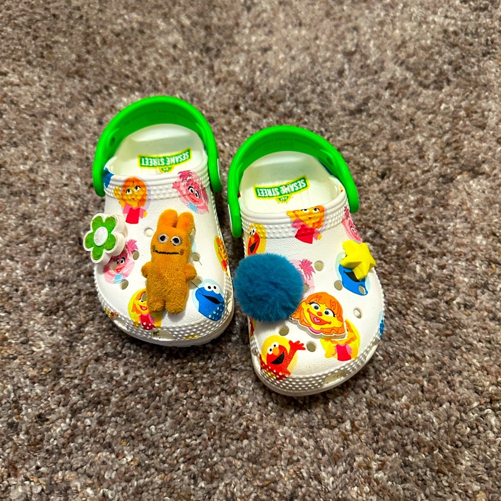 Sesame Street toddler crocs (c6)